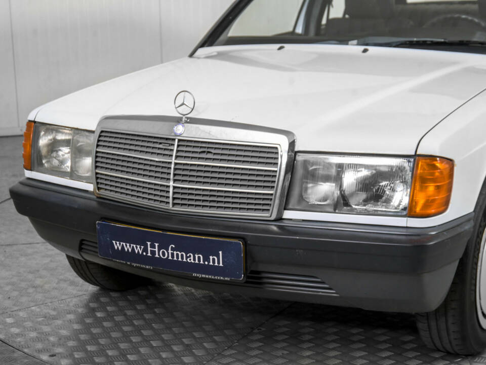 Image 18/50 of Mercedes-Benz 190 D (1985)