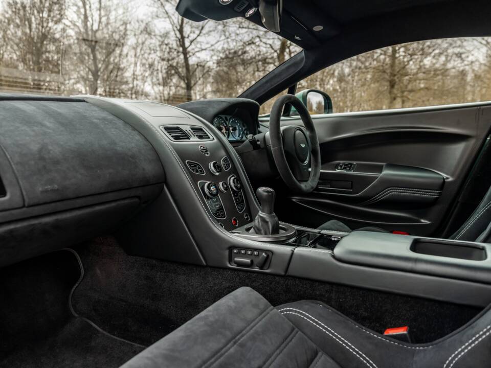 Image 21/65 de Aston Martin Vantage GT8 (2017)