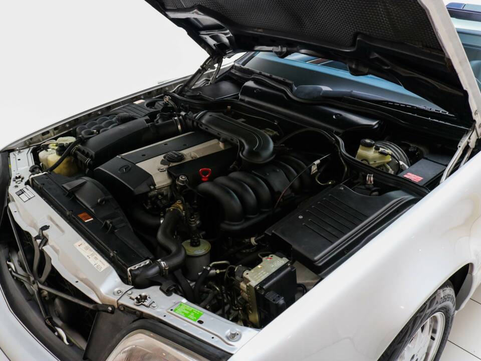 Bild 44/84 von Mercedes-Benz SL 320 (1996)