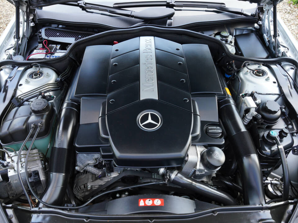 Image 4/50 of Mercedes-Benz SL 55 AMG (2004)