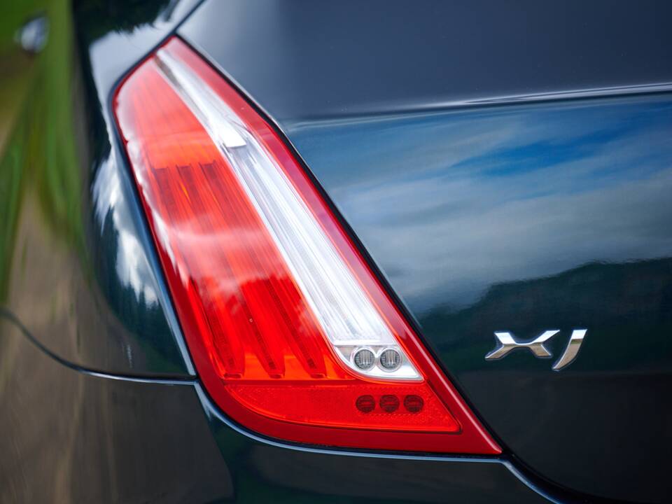 Image 16/50 of Jaguar XJ 5.0 (2010)