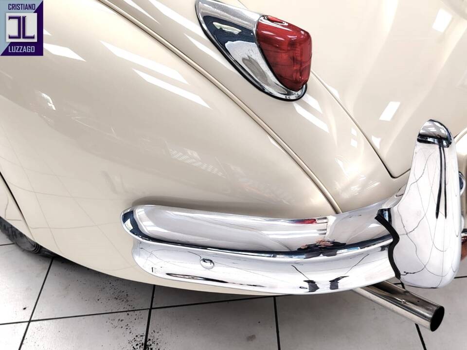 Image 25/74 of Jaguar XK 140 OTS (1956)