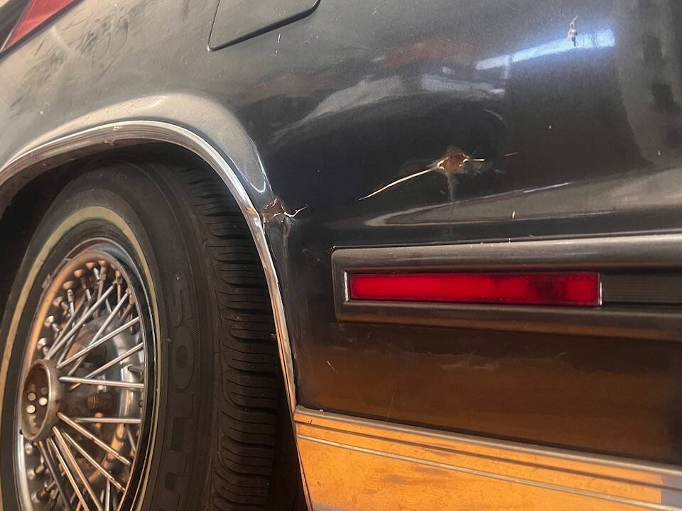 Image 18/23 of Cadillac Convertible de Ville (1986)