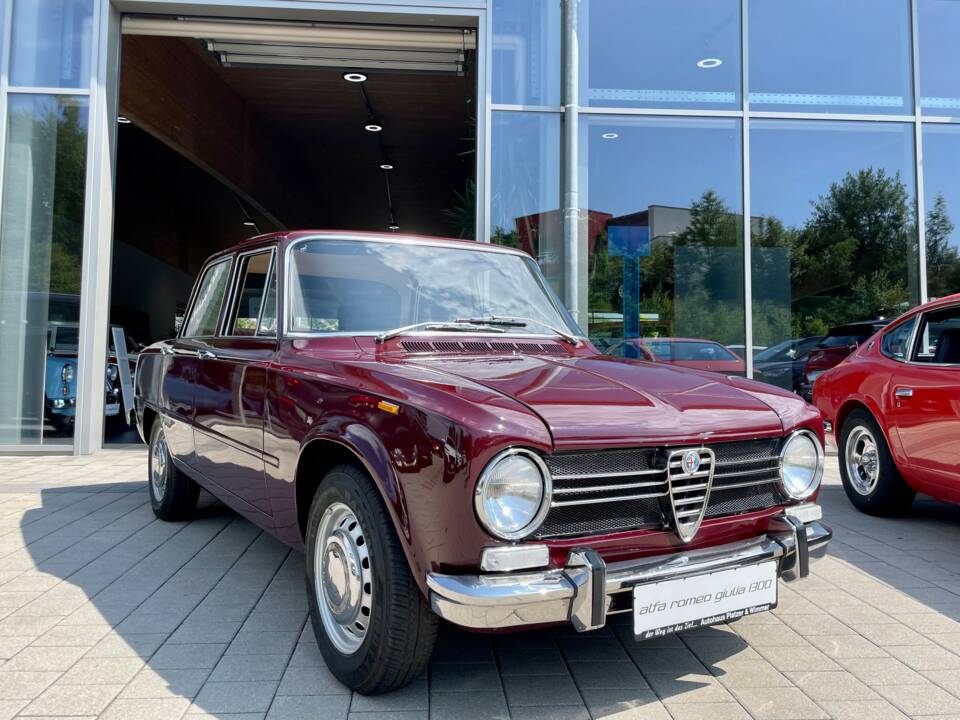 Image 1/23 of Alfa Romeo Giulia 1300 Super (1972)