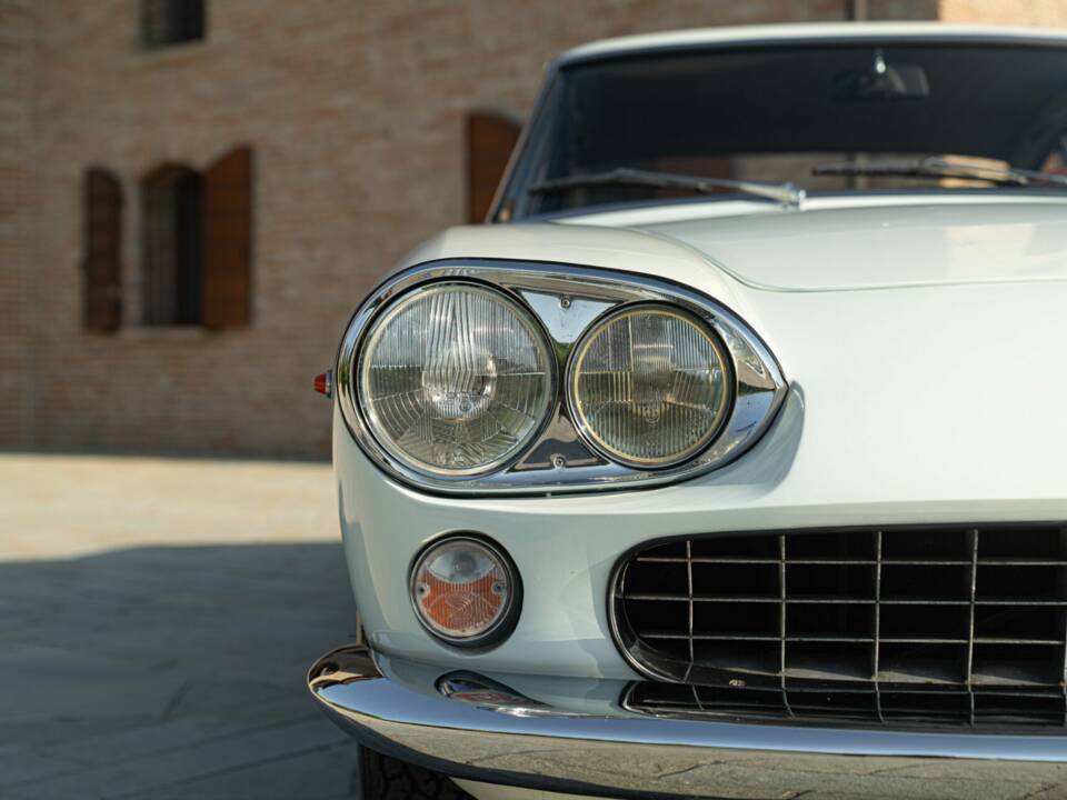 Bild 17/50 von Ferrari 330 GT 2+2 (1964)