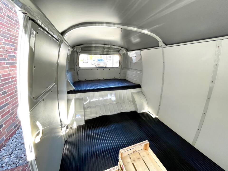 Image 13/20 of Volkswagen T1 panel van (1964)
