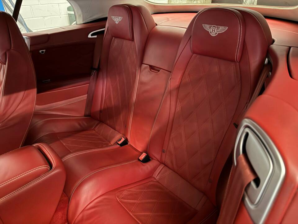 Image 16/20 of Bentley Continental GTC V8 (2012)