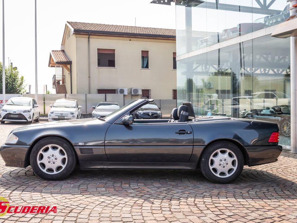 Afbeelding 3/34 van Mercedes-Benz 500 SL (1992)