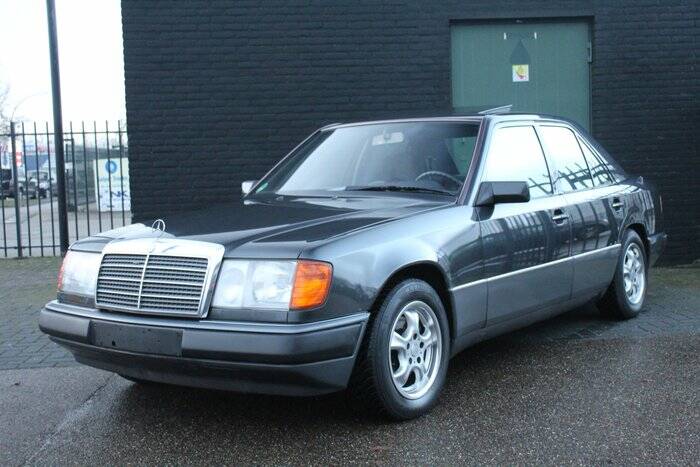 Immagine 4/7 di Mercedes-Benz 260 E (1992)