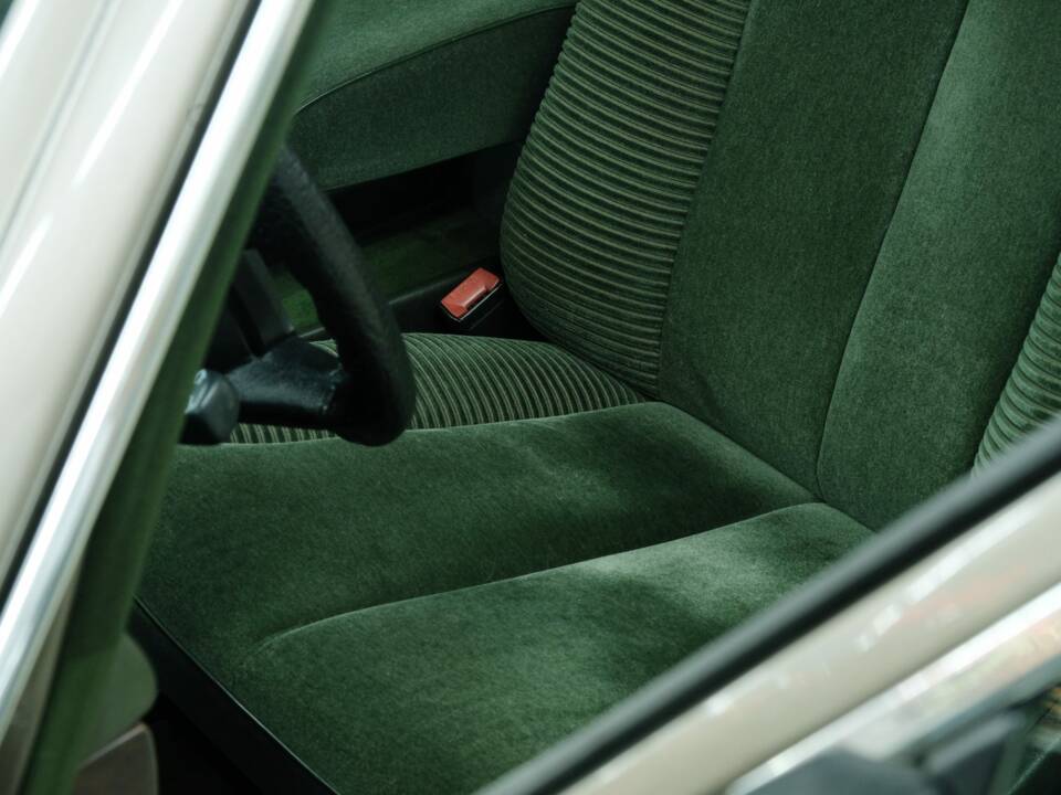 Bild 40/50 von Mercedes-Benz 300 SEL (1986)