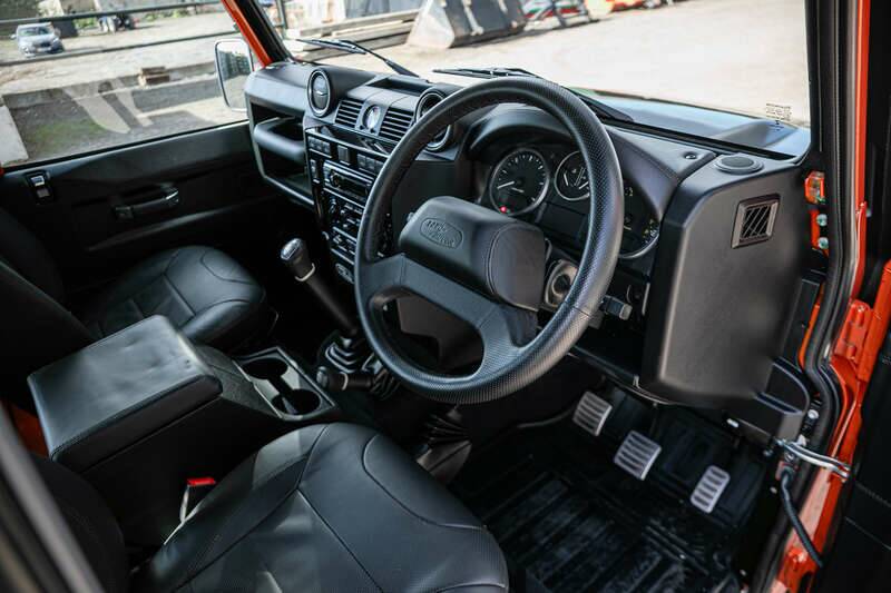 Image 2/31 of Land Rover Defender (2016)