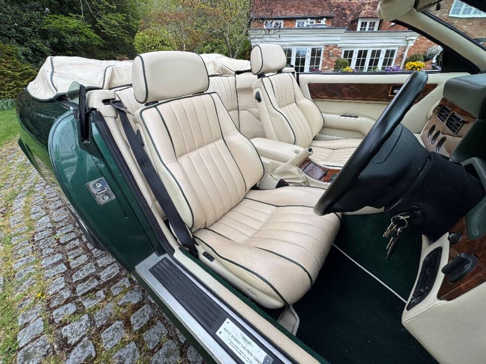 Image 22/30 of Aston Martin Virage Volante (1993)