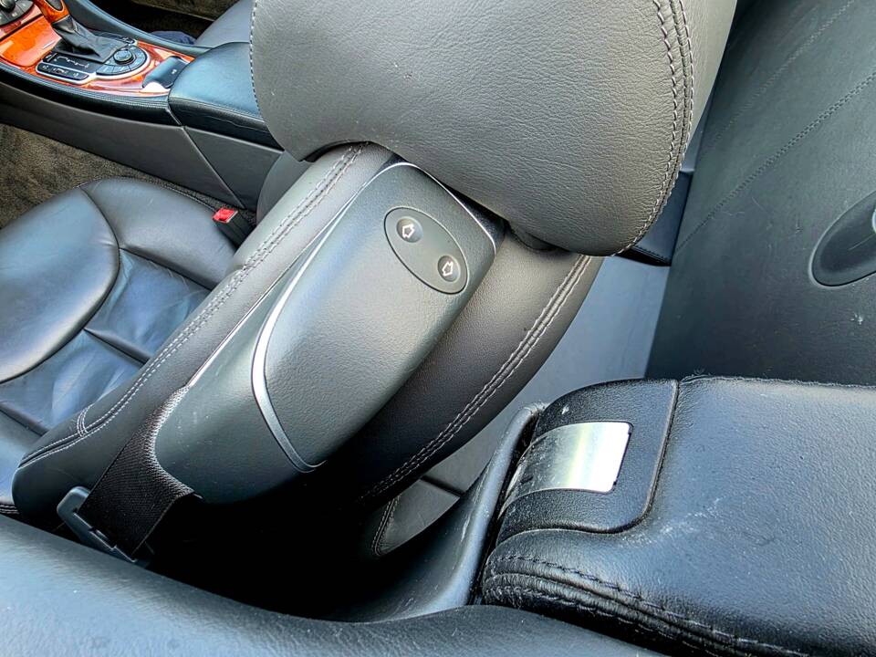 Image 21/39 of Mercedes-Benz SL 500 (2001)