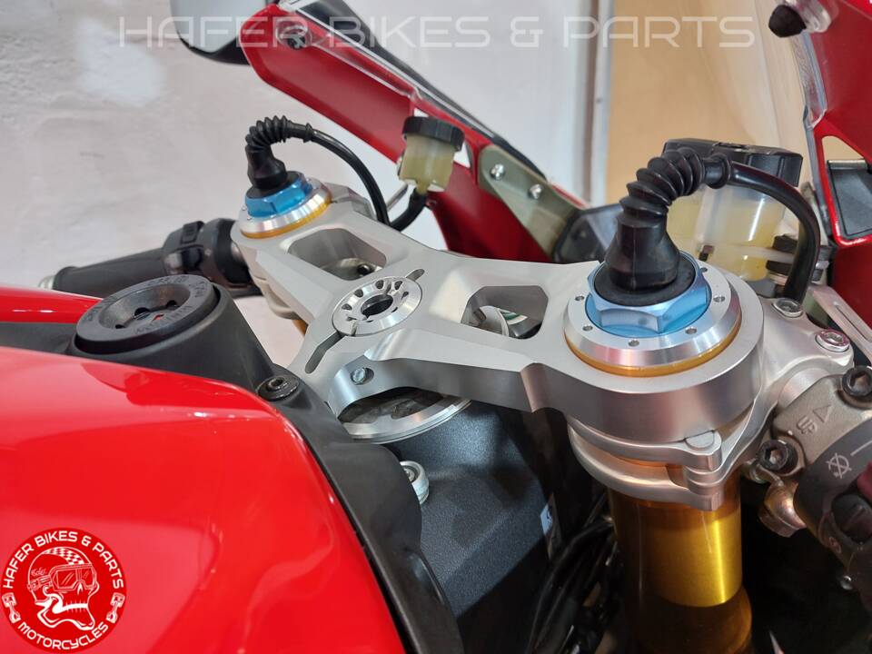 Image 21/42 of Ducati 1199 Panigale S Tricolore (2012)