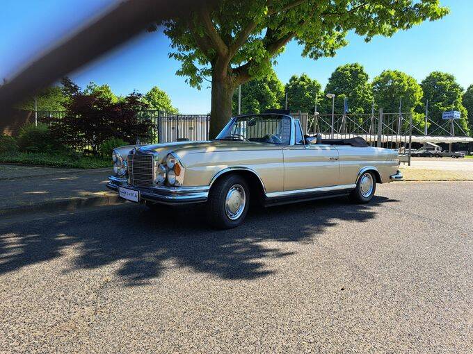Imagen 38/52 de Mercedes-Benz 280 SE 3,5 (1970)