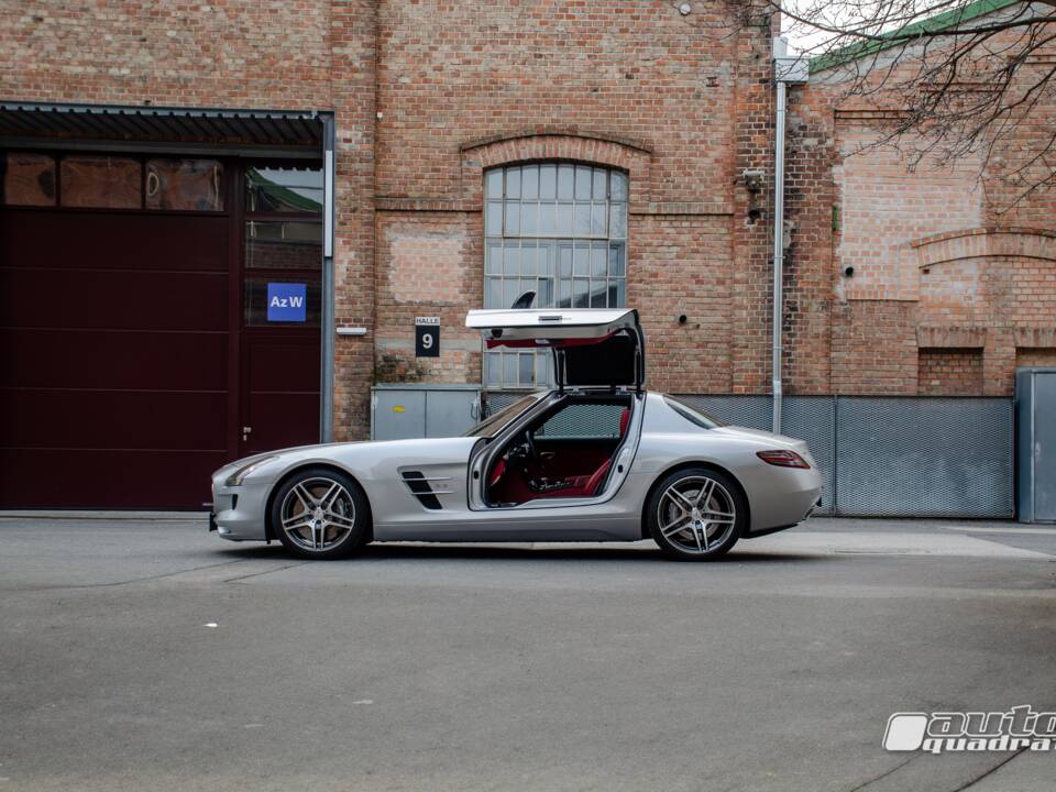 Afbeelding 1/18 van Mercedes-Benz SLS AMG (2011)