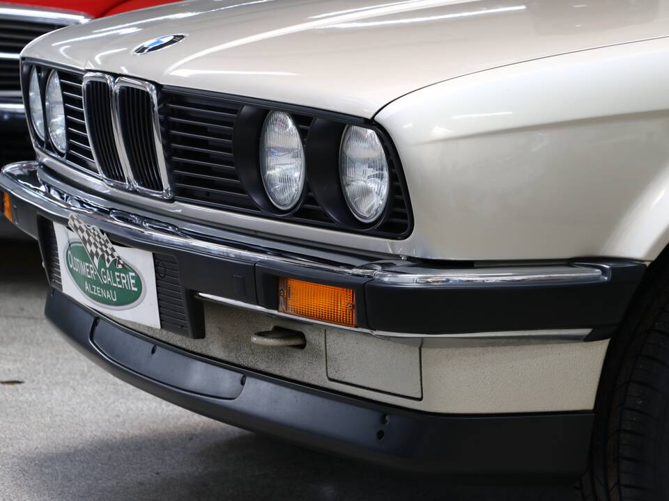 Afbeelding 10/40 van BMW 318i (1987)