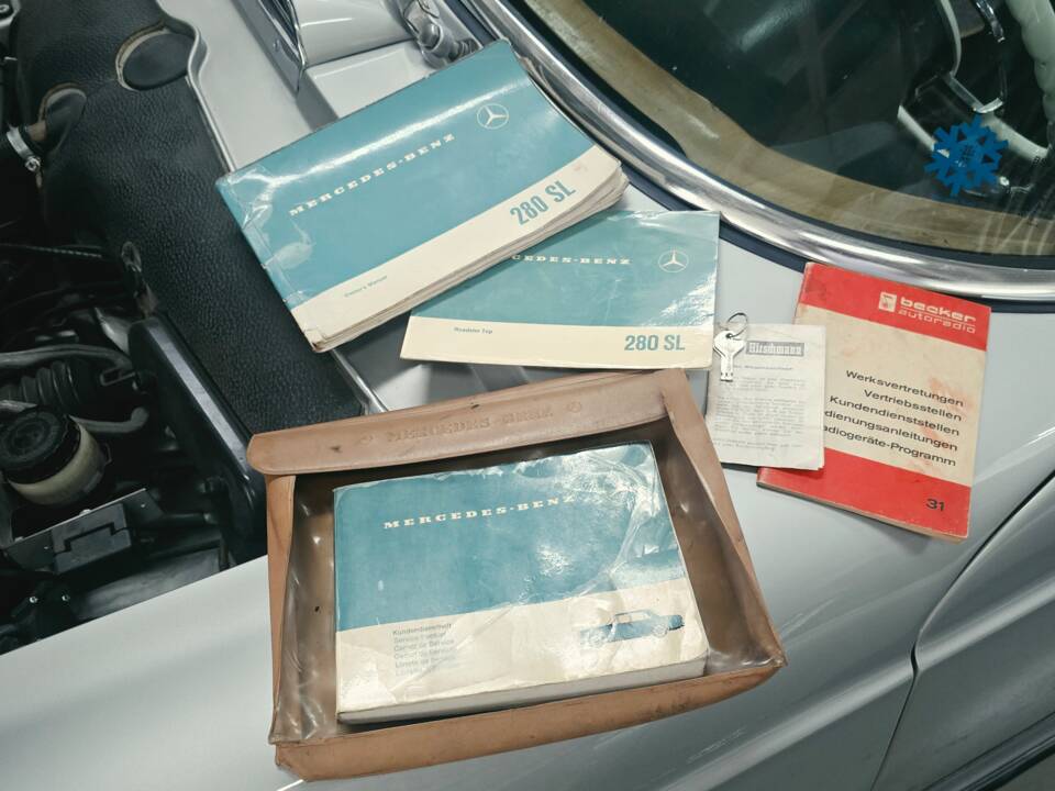 Image 25/26 de Mercedes-Benz 280 SL (1970)