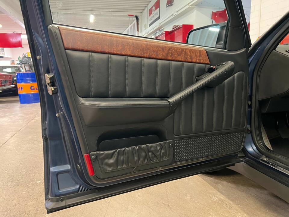 Image 6/16 of Lancia Thema 8.32 (1988)