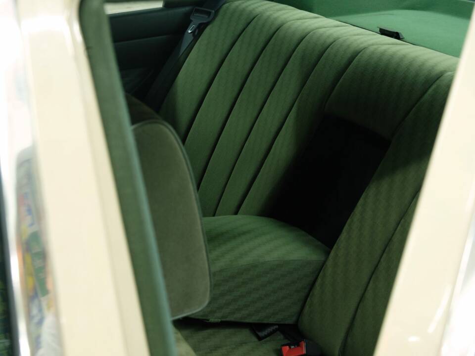 Bild 31/50 von Mercedes-Benz 280 SE (1984)