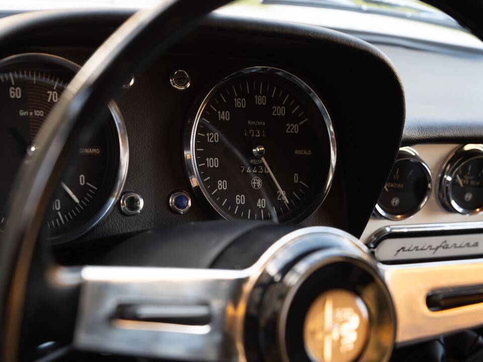 Image 16/50 de Alfa Romeo 1600 Spider Duetto (1967)