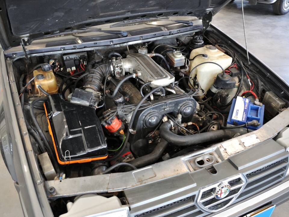 Bild 8/21 von Alfa Romeo 90 2.5 Quadrifoglio Oro (1985)