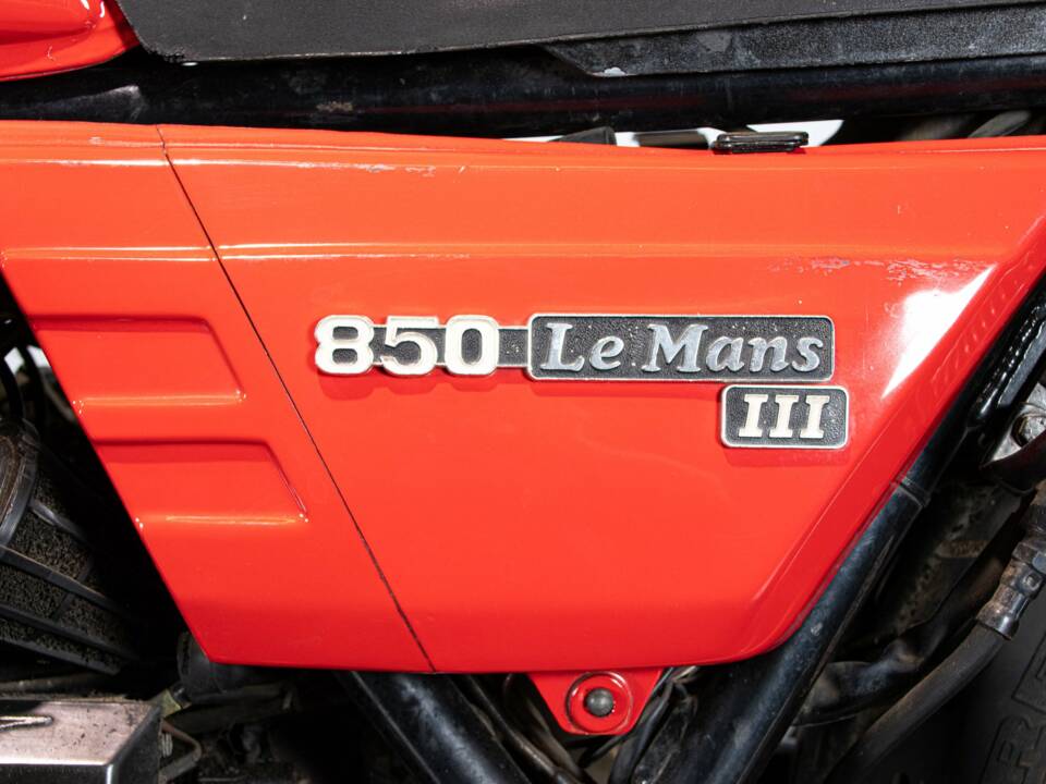 Image 25/49 de Moto Guzzi 850 LeMans (1981)
