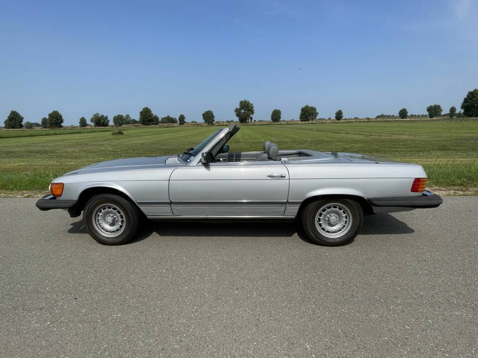 Image 6/8 de Mercedes-Benz 380 SL (1984)