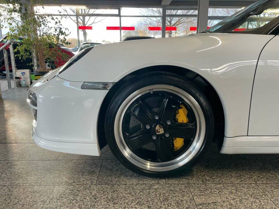 Image 8/20 of Porsche 911 Carrera 4 GTS (2011)