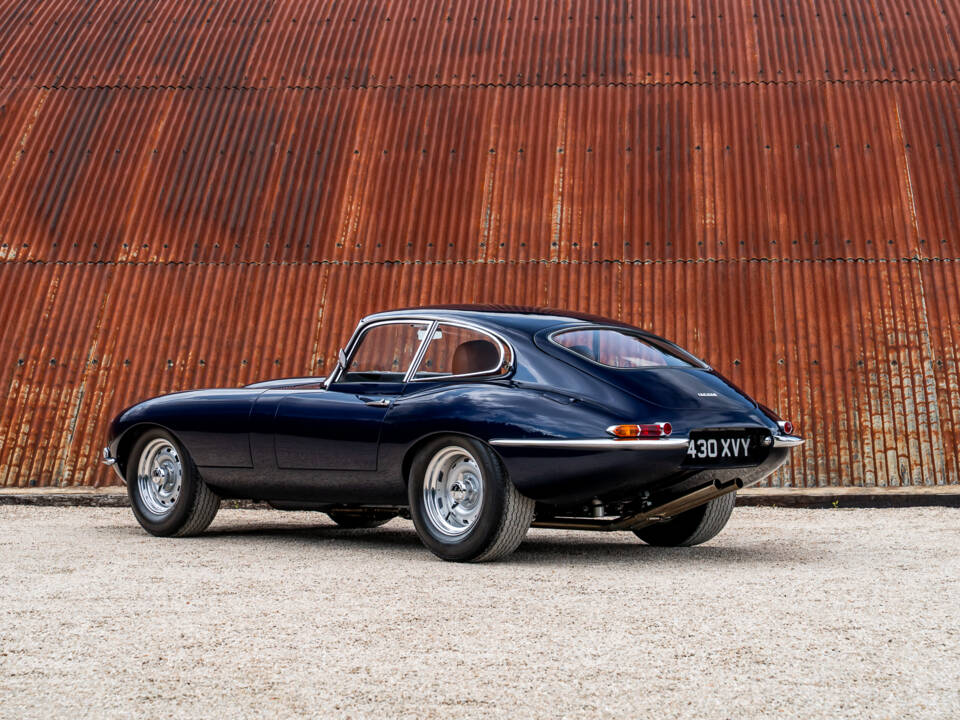 Image 11/39 of Jaguar E-Type &quot;Lightweight&quot; (1962)