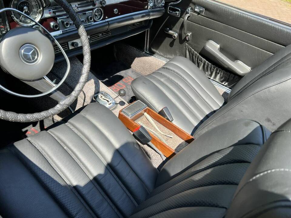 Image 56/59 of Mercedes-Benz 280 SL (1971)