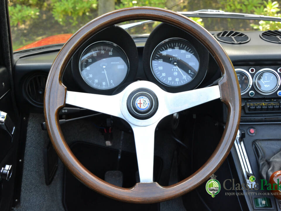 Afbeelding 29/50 van Alfa Romeo 2000 Spider Veloce (1981)