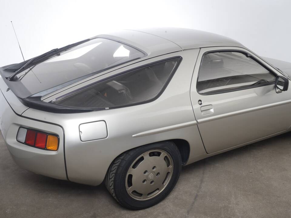 Image 4/20 de Porsche 928 S (1981)