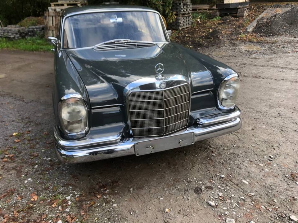 Afbeelding 1/10 van Mercedes-Benz 230 Universal (1968)