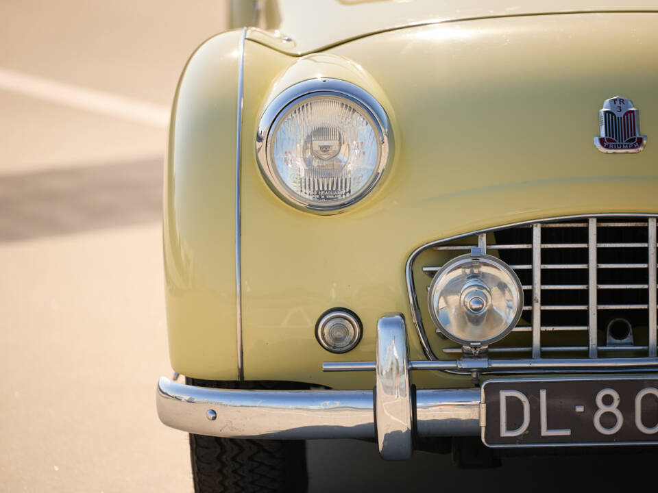 Image 19/89 of Triumph TR 3 (1956)