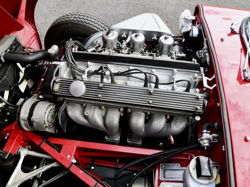 Image 30/49 de Jaguar E-Type (1970)