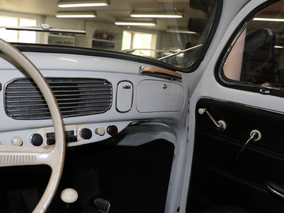 Image 23/44 of Volkswagen Beetle 1200 Export "Oval" (1956)