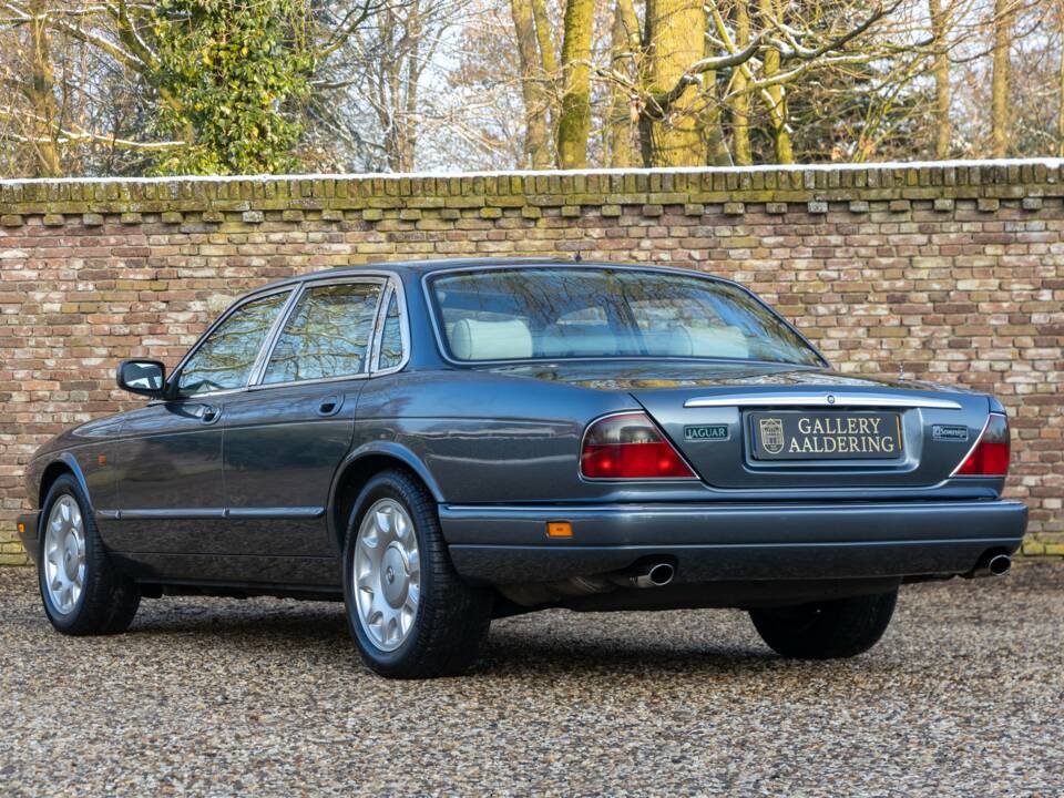 Image 35/50 of Jaguar XJ 6 4.0 Sovereign (1995)