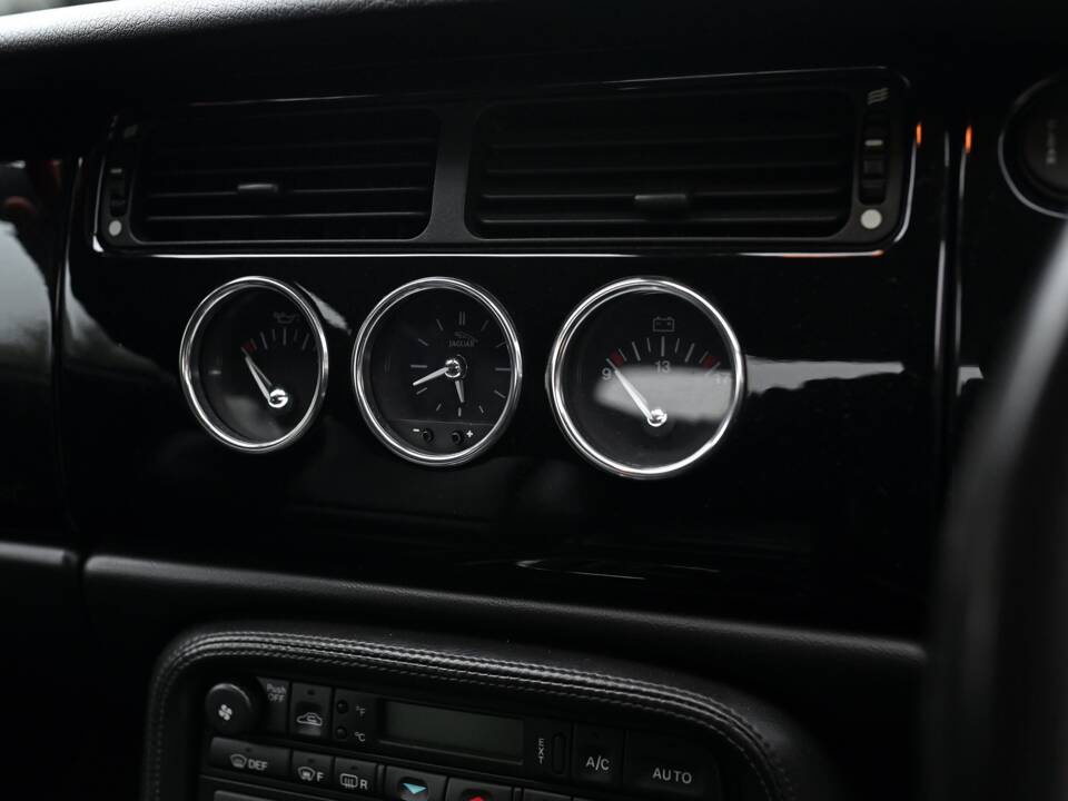 Image 24/26 de Jaguar XKR (2004)