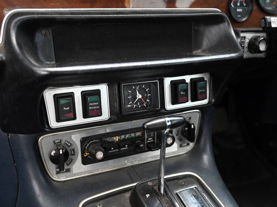 Image 17/21 de Daimler Double Six (1978)
