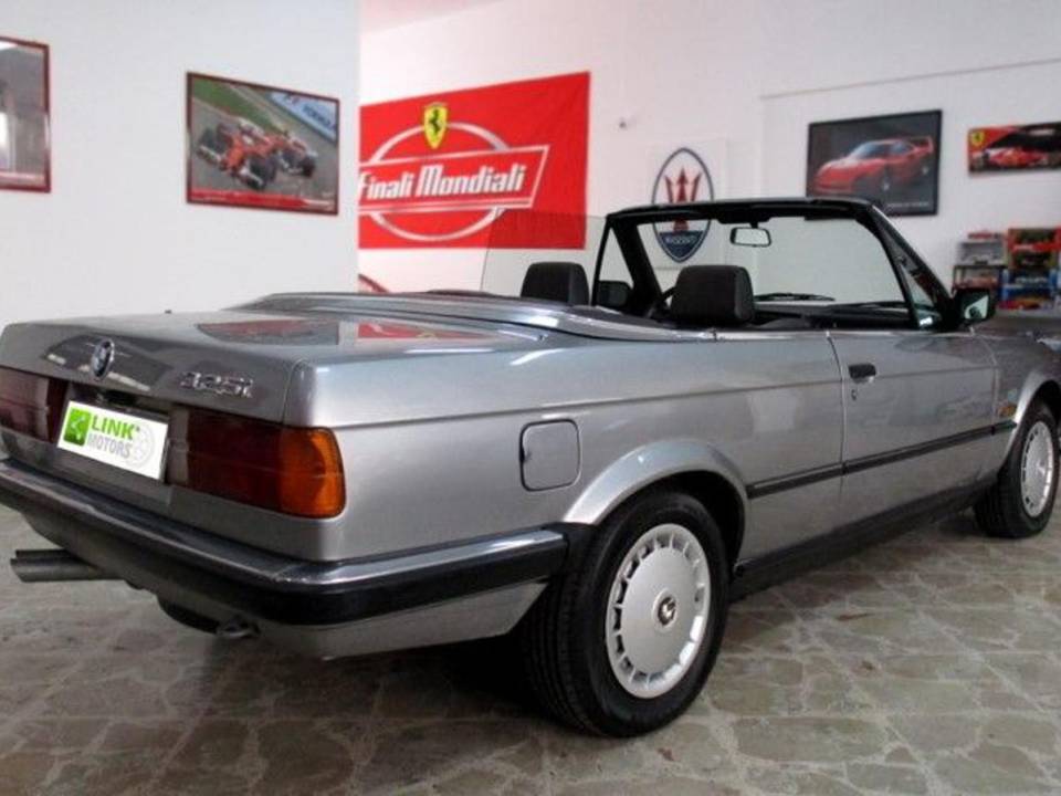 Bild 8/10 von BMW 325i (1987)