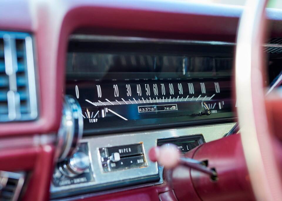 Bild 133/200 von Cadillac Coupe DeVille (1968)