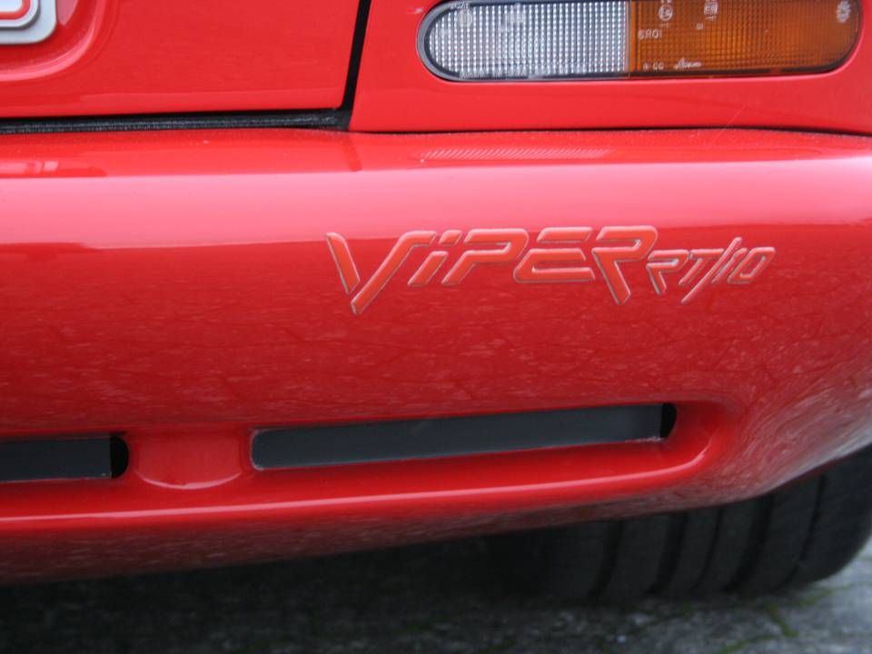 Image 16/50 of Dodge Viper RT&#x2F;10 (1992)