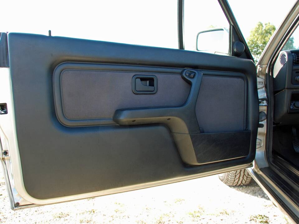 Afbeelding 15/25 van BMW 320i (1990)