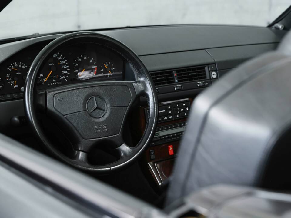 Image 38/50 of Mercedes-Benz 600 SL (1993)