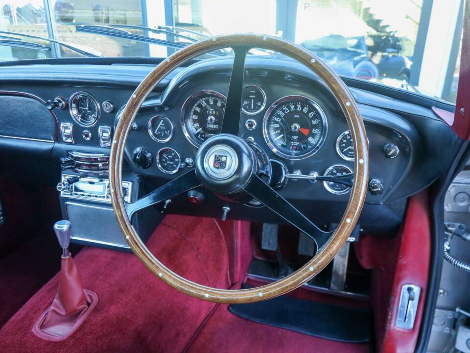Bild 3/50 von Aston Martin DB 6 (1968)