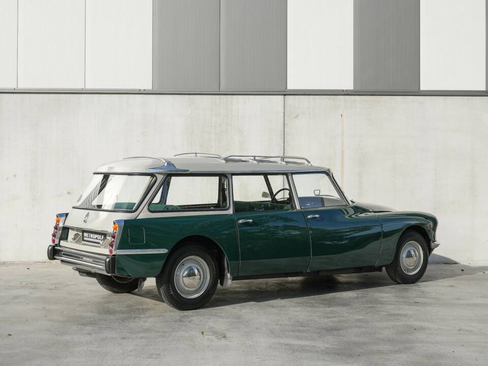 Image 8/43 of Citroën ID 19 Break (1967)