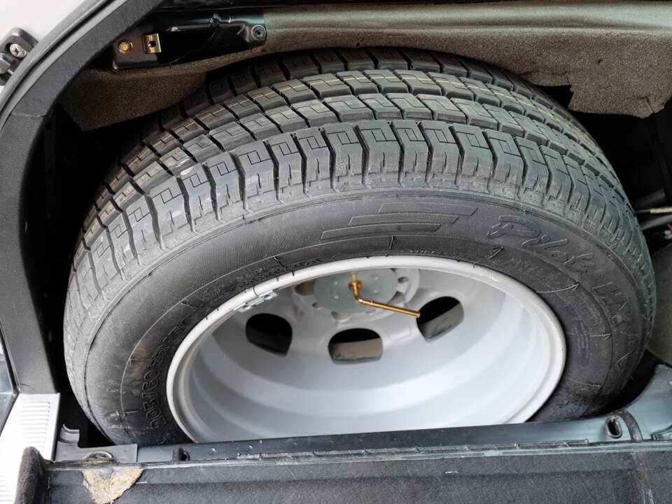 Image 60/75 of Mercedes-Benz E 280 T (1994)