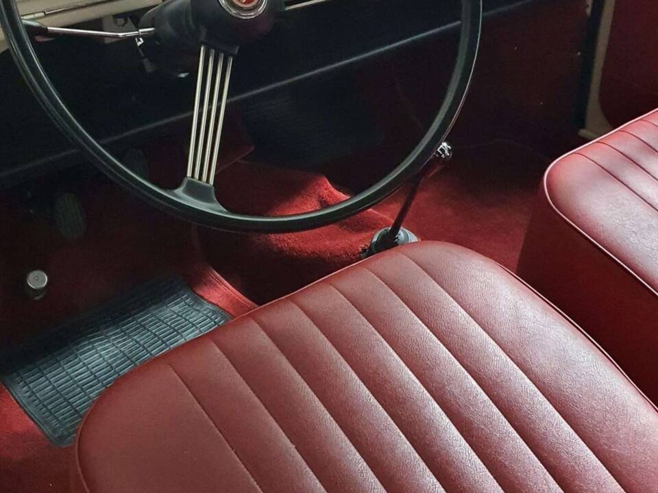Image 25/66 of Morris Minor 1000 Tourer (1961)
