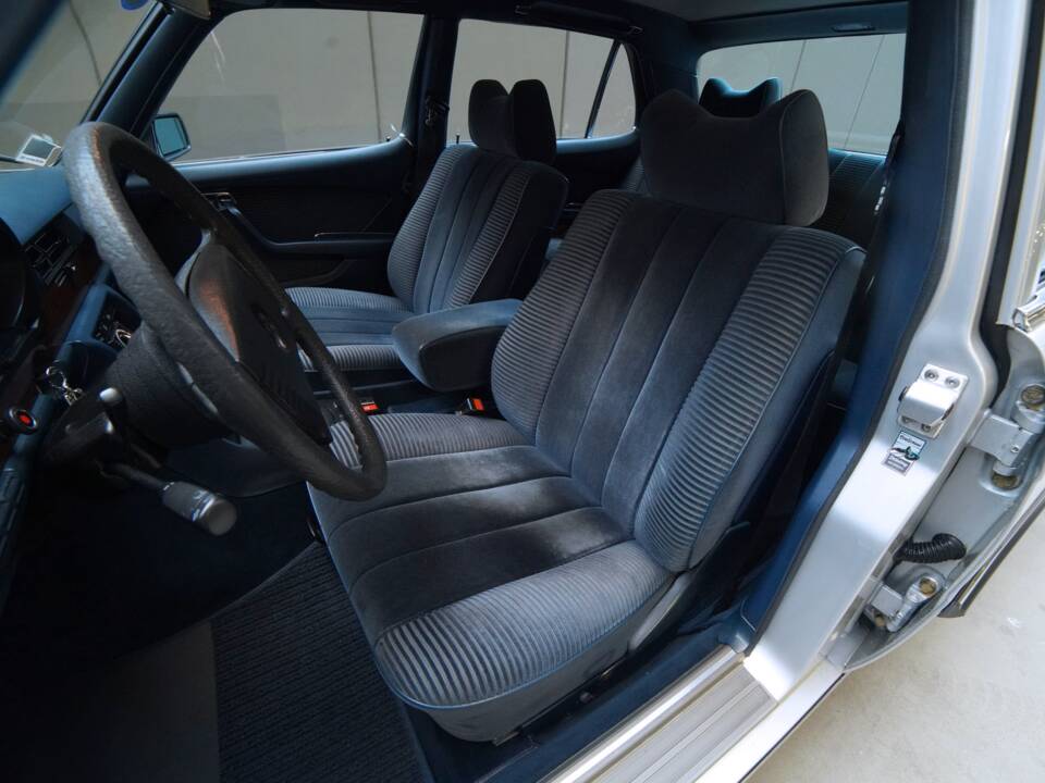 Bild 21/95 von Mercedes-Benz 450 SEL 6,9 (1976)